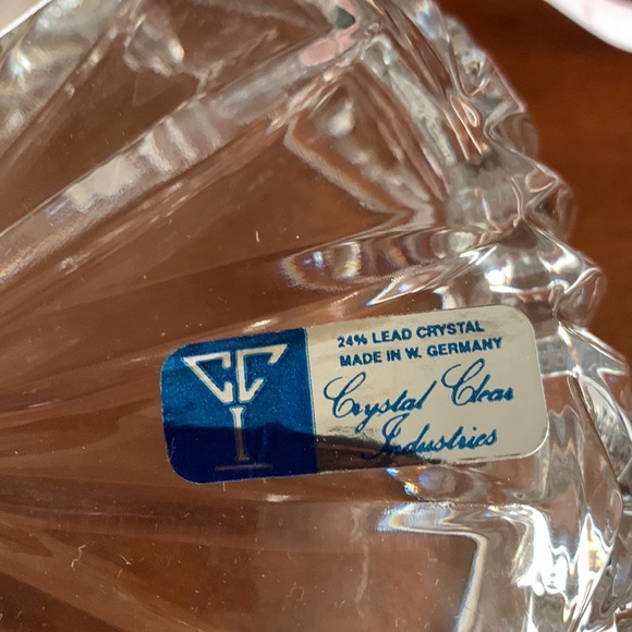 24% Lead Crystal Tri-Footed Bowl with Lead & Flower pattern.  Made in Germany - Picture 6 of 7